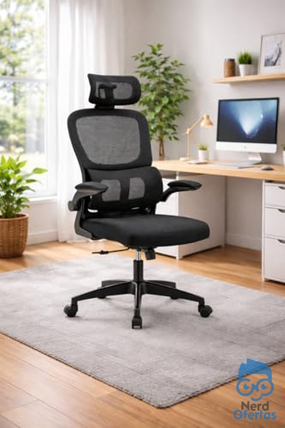 Cadeira de Escritório Ergonômica Estofada Preta com Regulagem de Altura e Rodízios por R$ 246